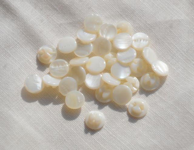 8 PC ONLY Small Tiny Creamy Beige Mother of Pearl MOP Buttons 3/8 10mm  11342