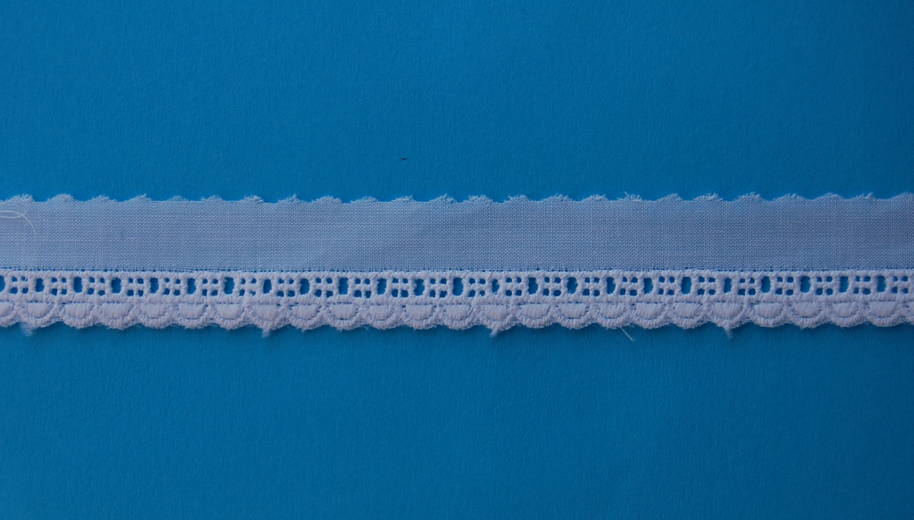 Swiss Edging - Narrow with Entredeux White